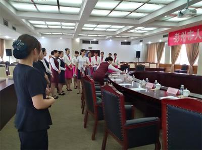 我校禮儀隊(duì)開展會(huì)議服務(wù)禮儀專項(xiàng)培訓(xùn)