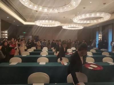 把握服務(wù)精髓 提升服務(wù)技能——河南省黃河迎賓館(國(guó)賓級(jí))酒店VIP會(huì)議與客房服務(wù)骨干培訓(xùn)班圓滿結(jié)束